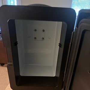 Mini refrigerator